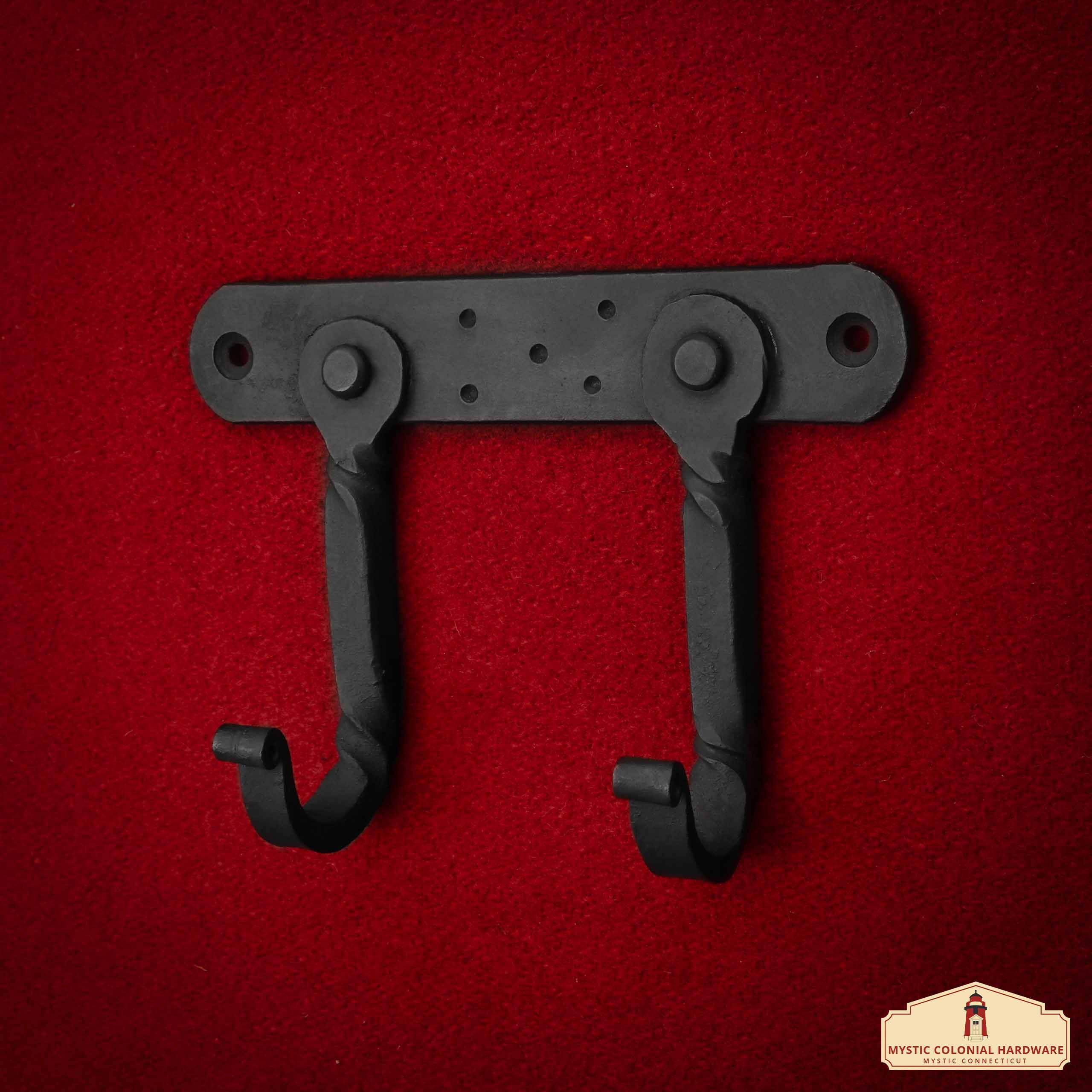 Mystic Colonial Hardware gancio doppio ferro battuto 14,9x10,9 cm