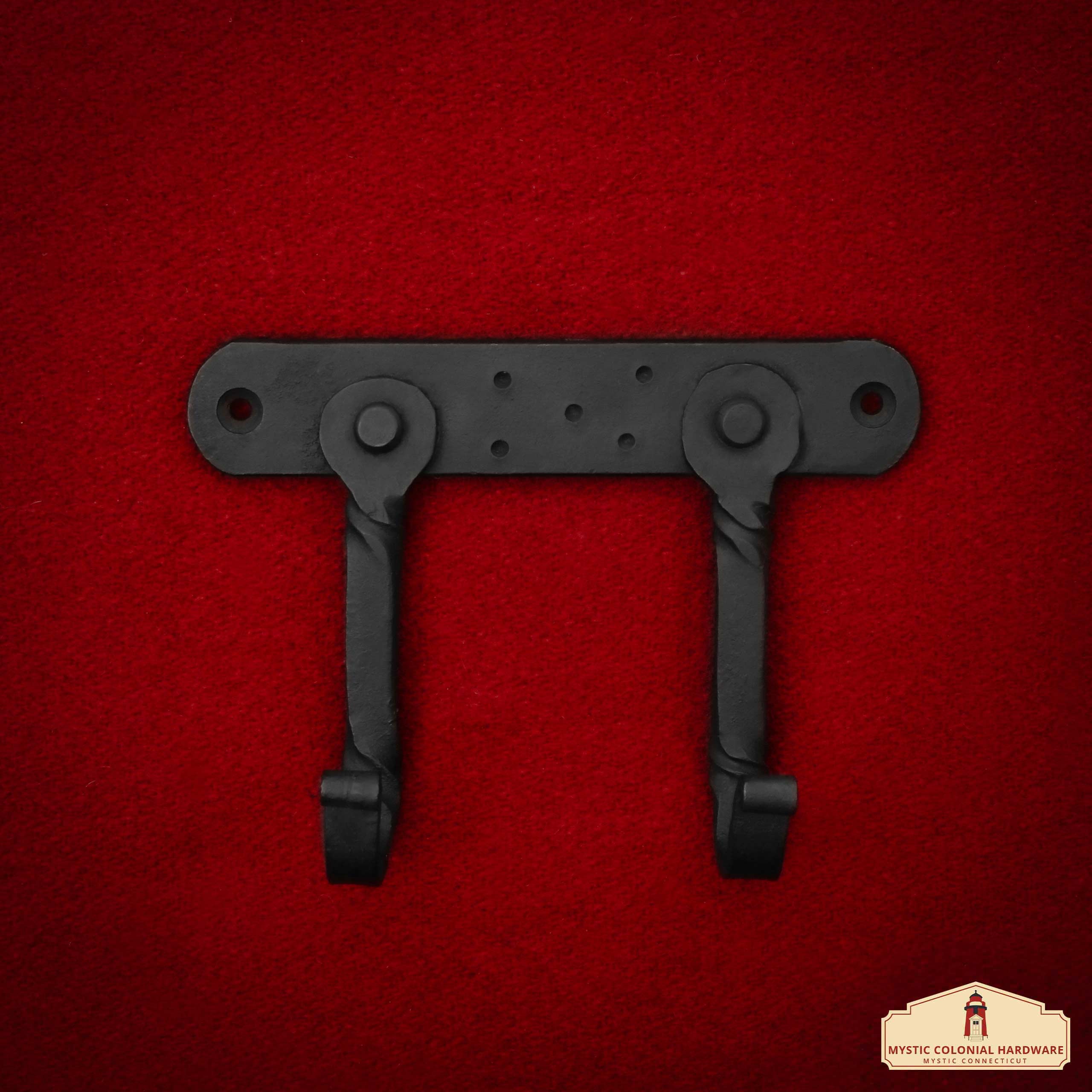 Mystic Colonial Hardware gancio doppio ferro battuto 14,9x10,9 cm